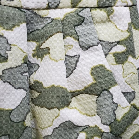 CLUB MONACO - ARMY PRINT SKIRT WITH POCKETS - Picture 2 of 6